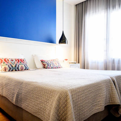 
El Greco Hotel Thessaloniki Οικογενειακό Δωμάτιο με δύο μονά κρεβάτια με δύο φωτιστικά